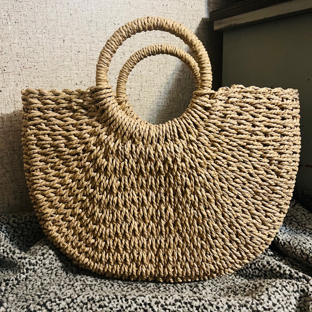 Rattan top handle straw handbag